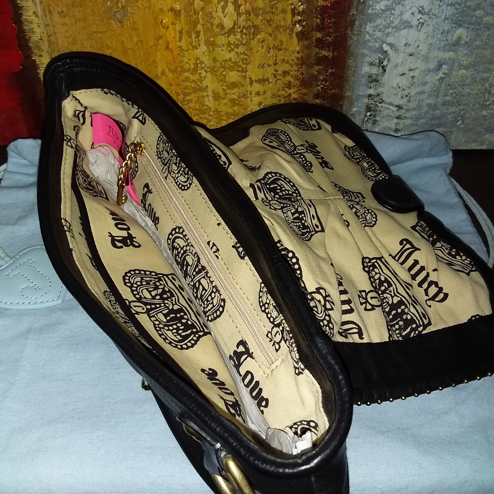 🍂Juicy Couture Soft Clutch🍂 - Picture 7 of 10